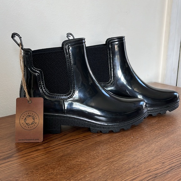 Seven7• NWT, Halifax Black Short Ankle Women’s Rain Boots, Size 7 - Picture 3 of 9